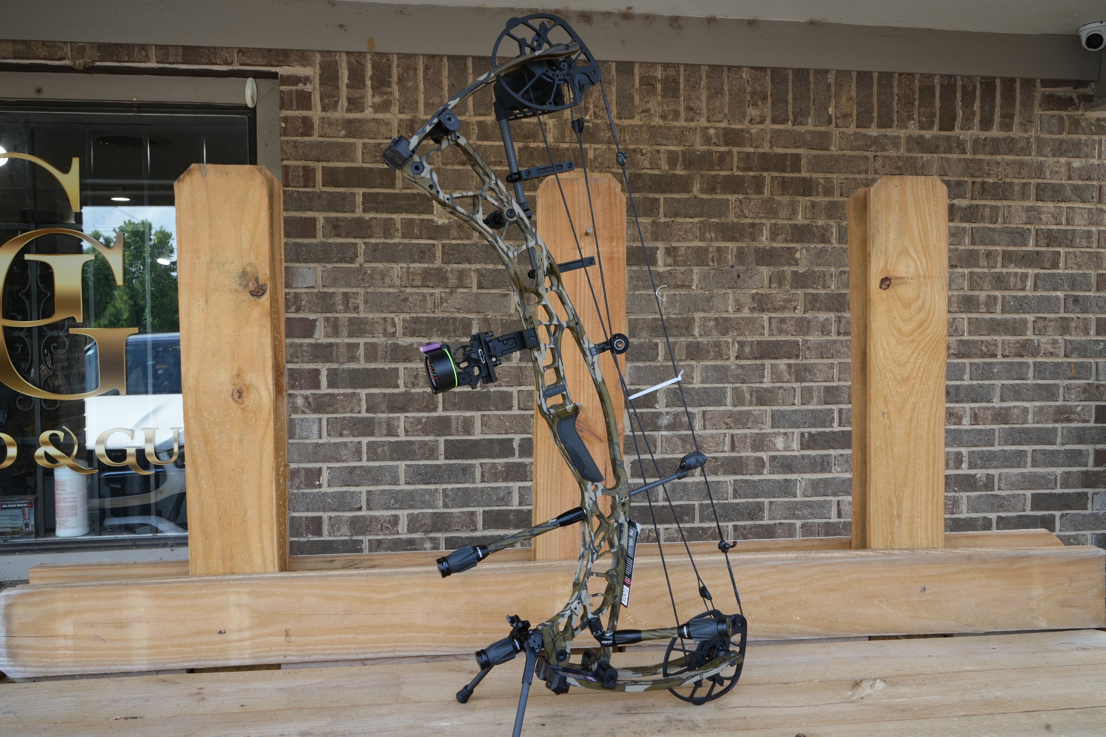 Hoyt Alpha AX-3 33 Mossyoak Bottomlands Package