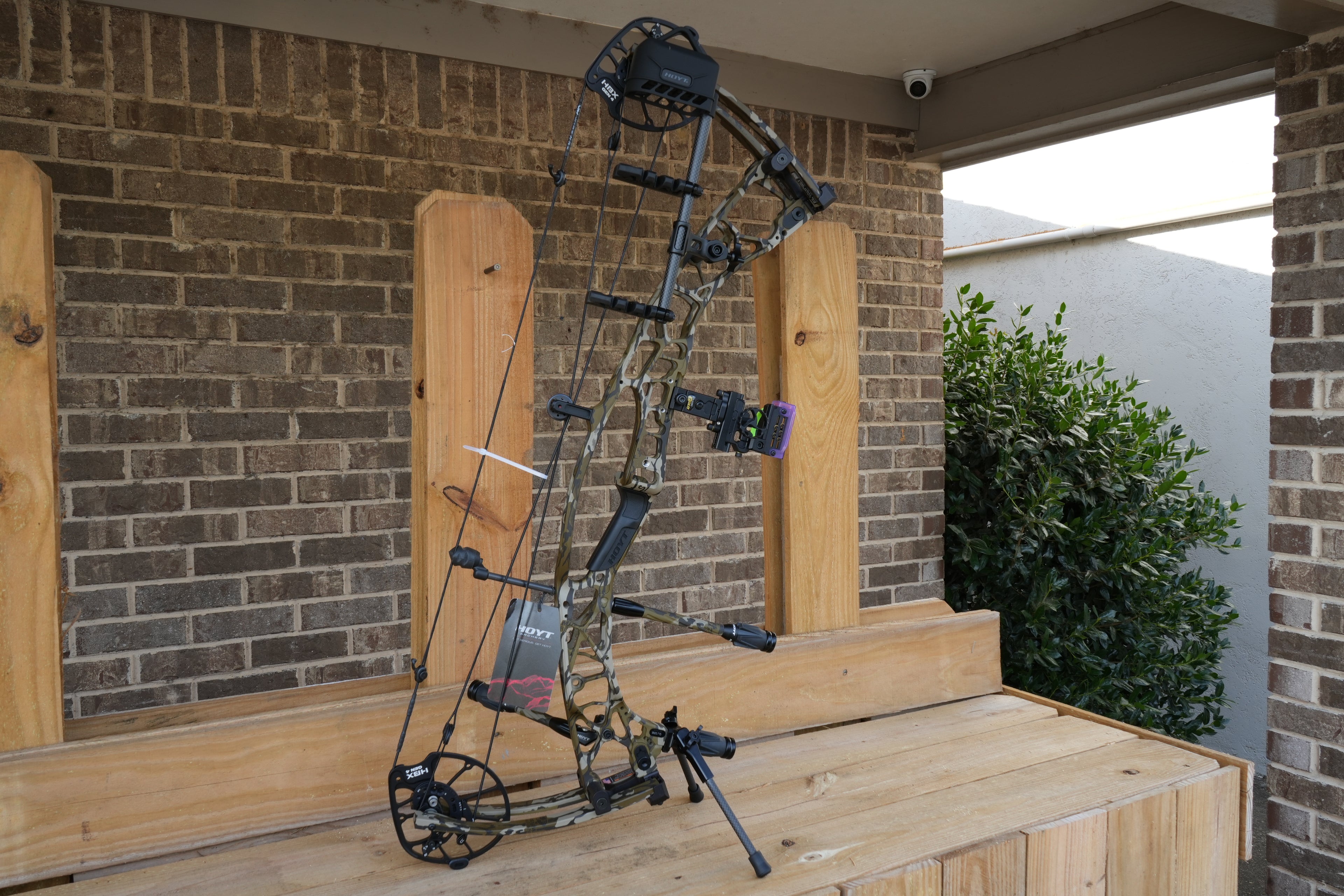 Hoyt Alpha AX-3 33 Mossyoak Bottomlands Package