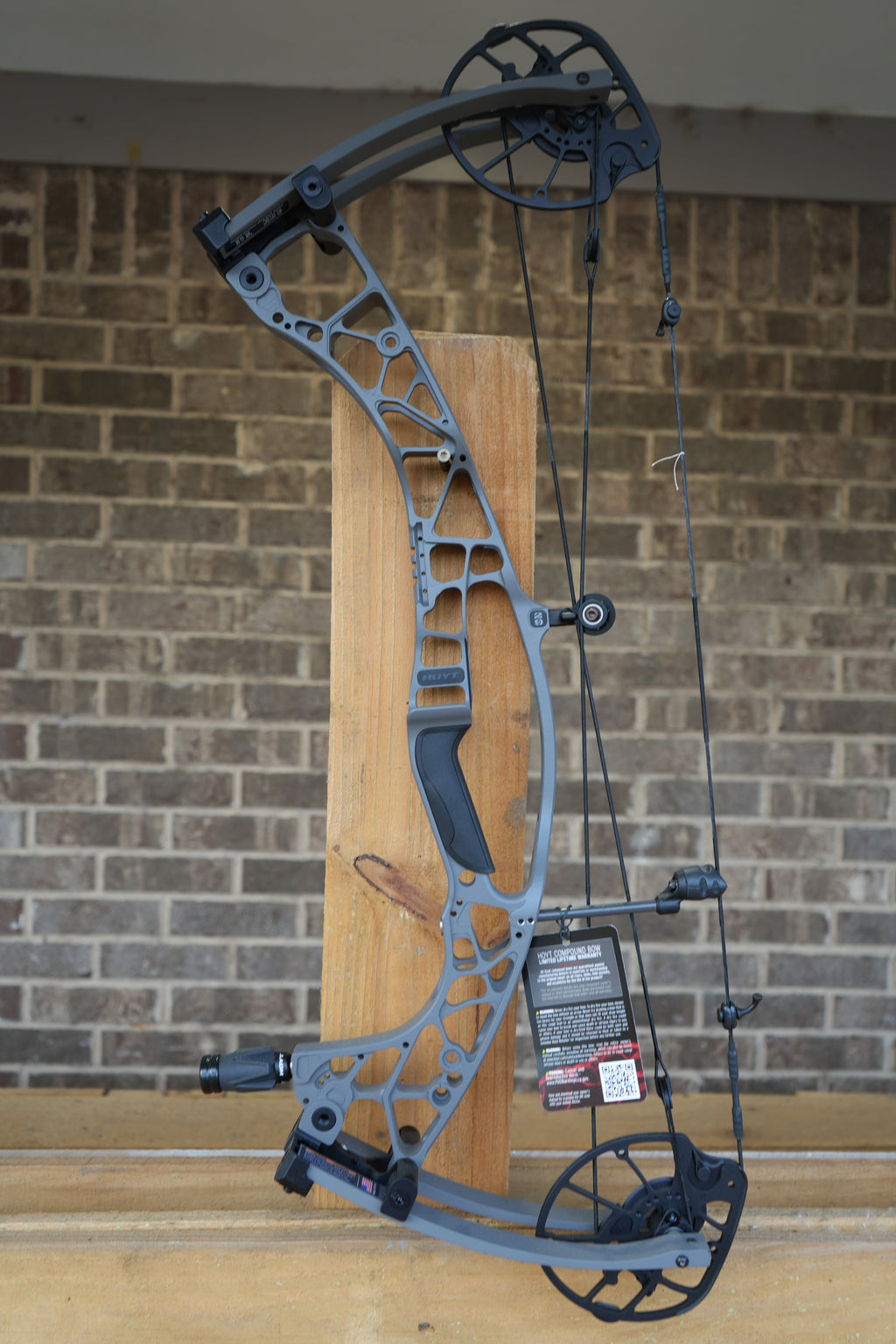 HOYT Alpha AX-3 29 Compound Bow