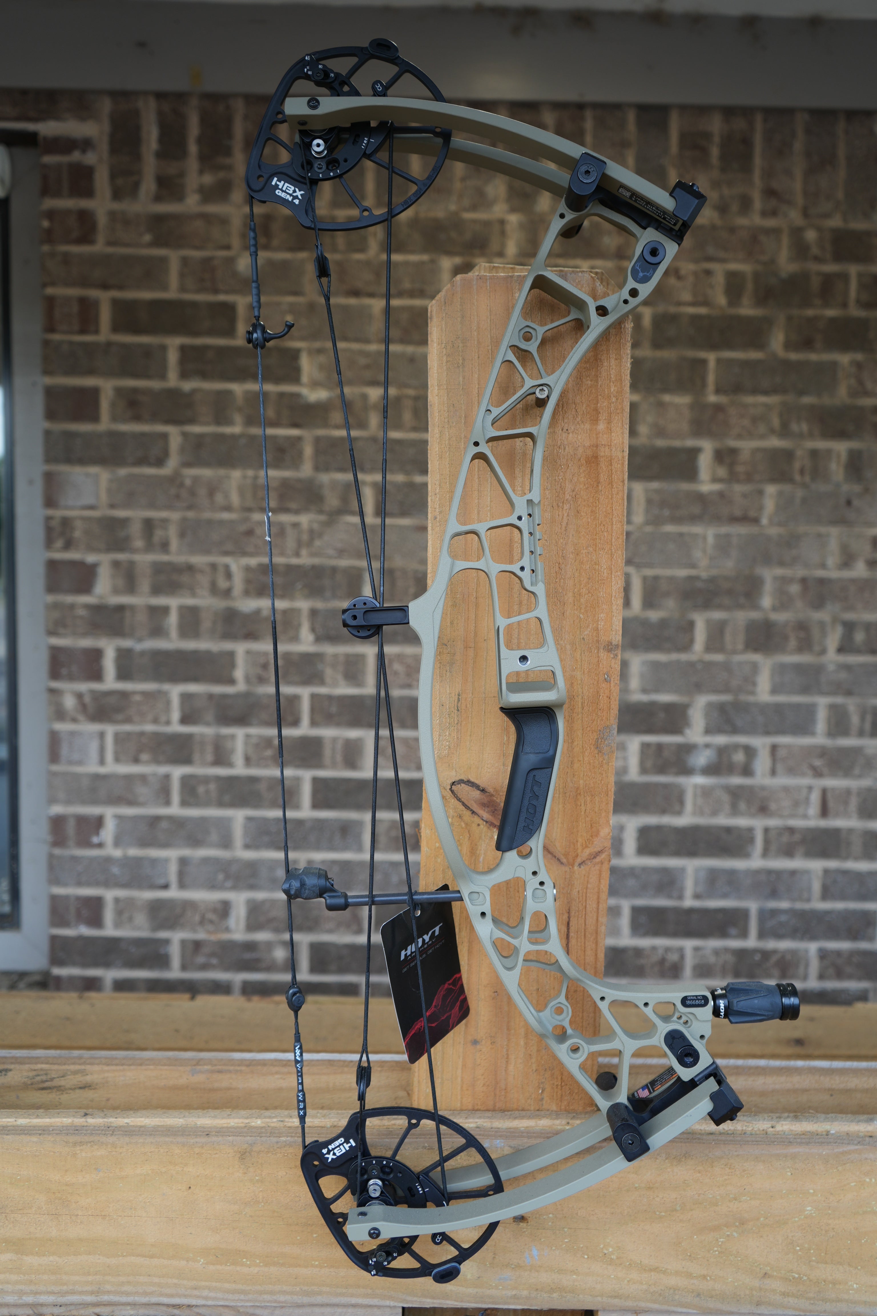 HOYT Alpha AX-3 29 Compound Bow