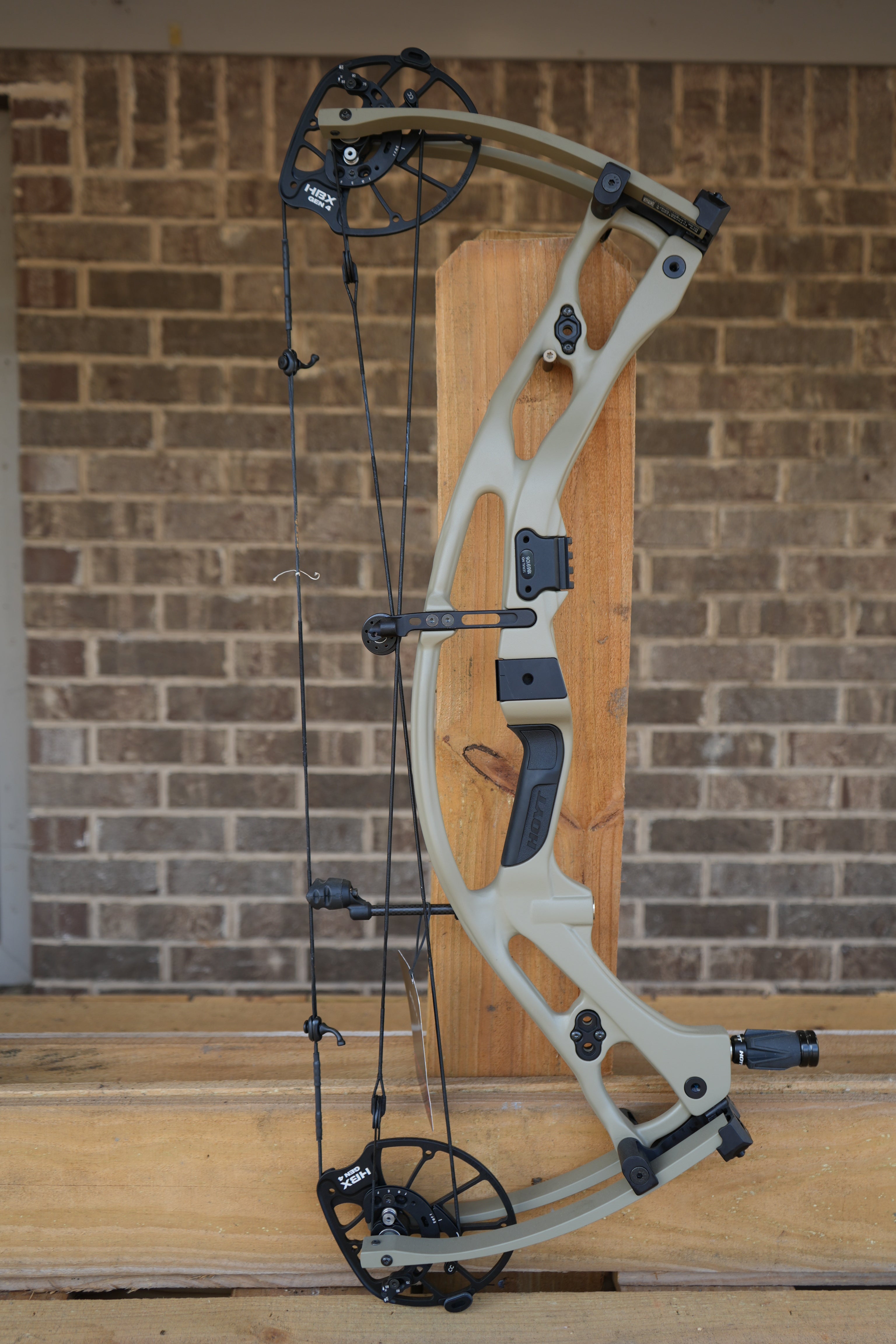 HOYT Carbon RX-10 Compound Bow