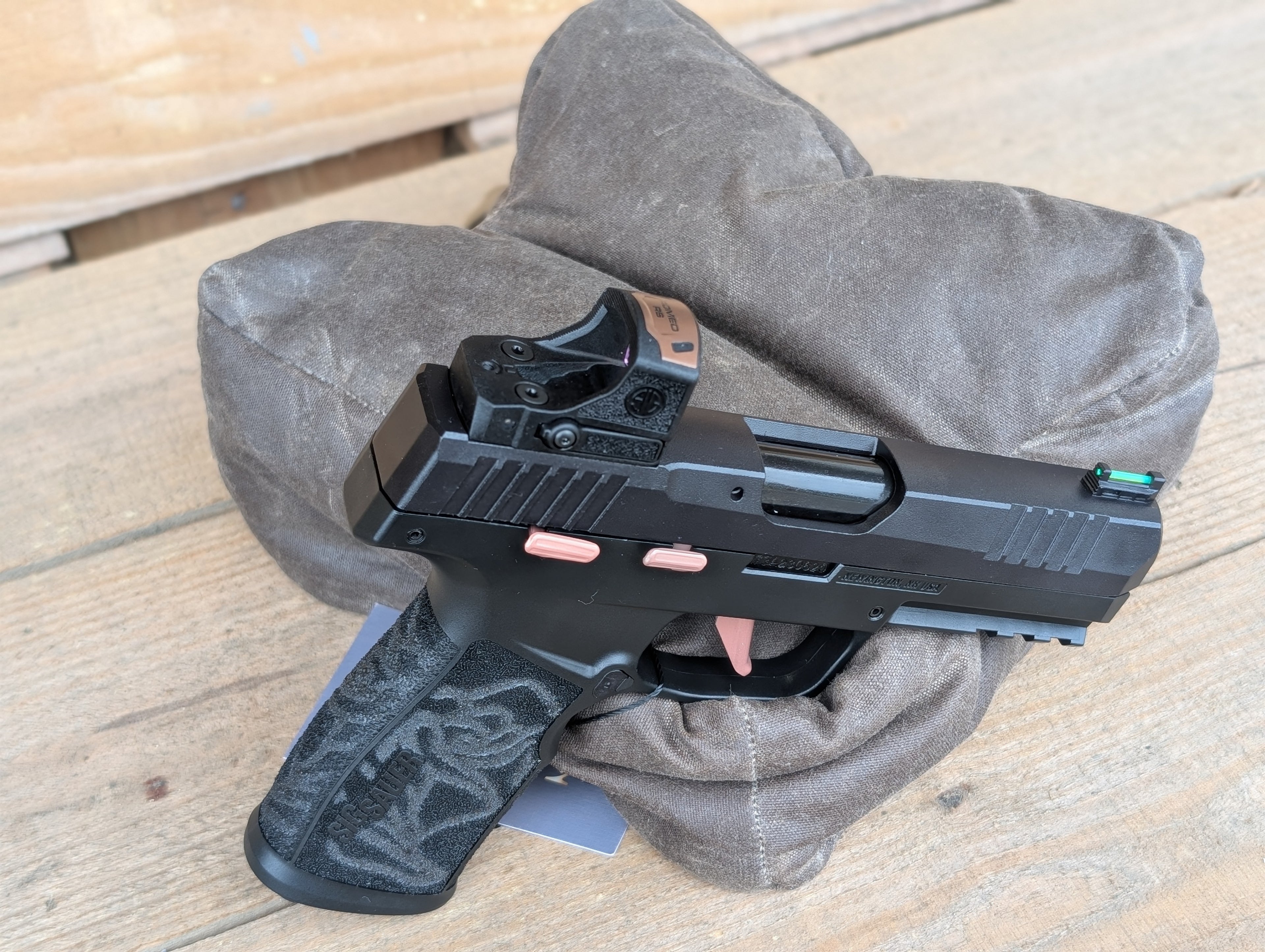 Sig Sauer P322 Rose With optic