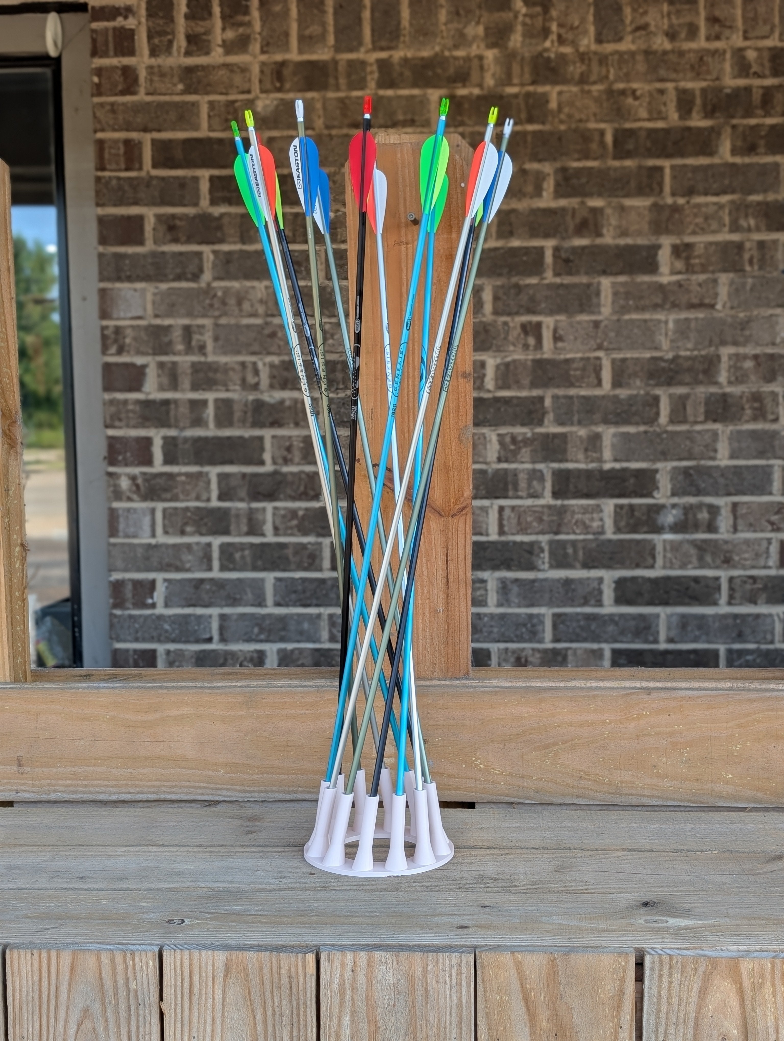 12 arrow spiral stand