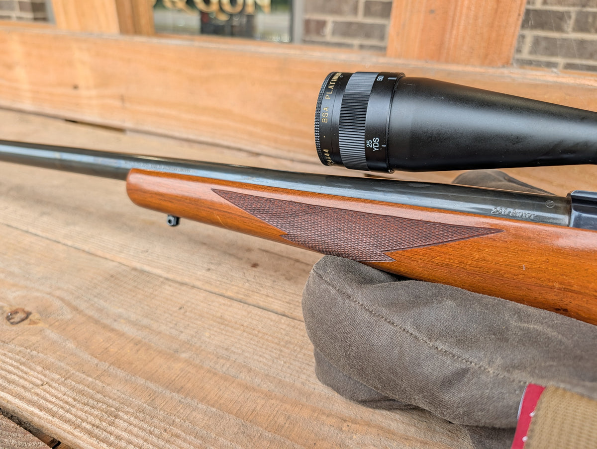 RUGER M77 220 SWIFT